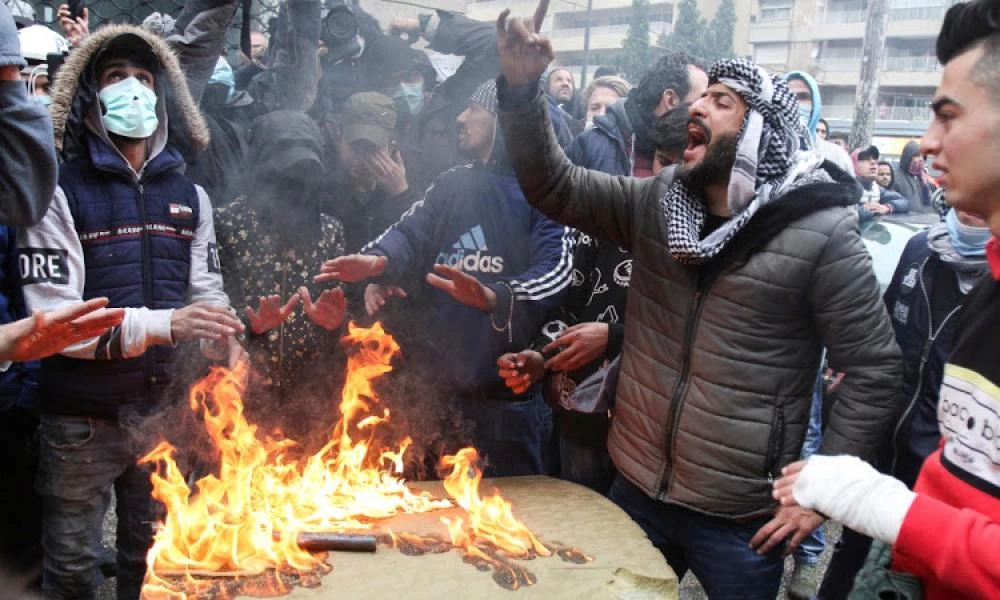 Λίβανος: Οργισμένα πλήθη έξω από τα σπίτια Πολιτικών